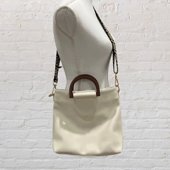 Anthropologie Urban Originals White Bag with Wooden Handles - Picture 8 of 9